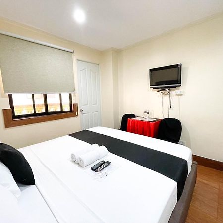 Chanel Paris Hotel Powered By Cocotel Taguig Bagian luar foto