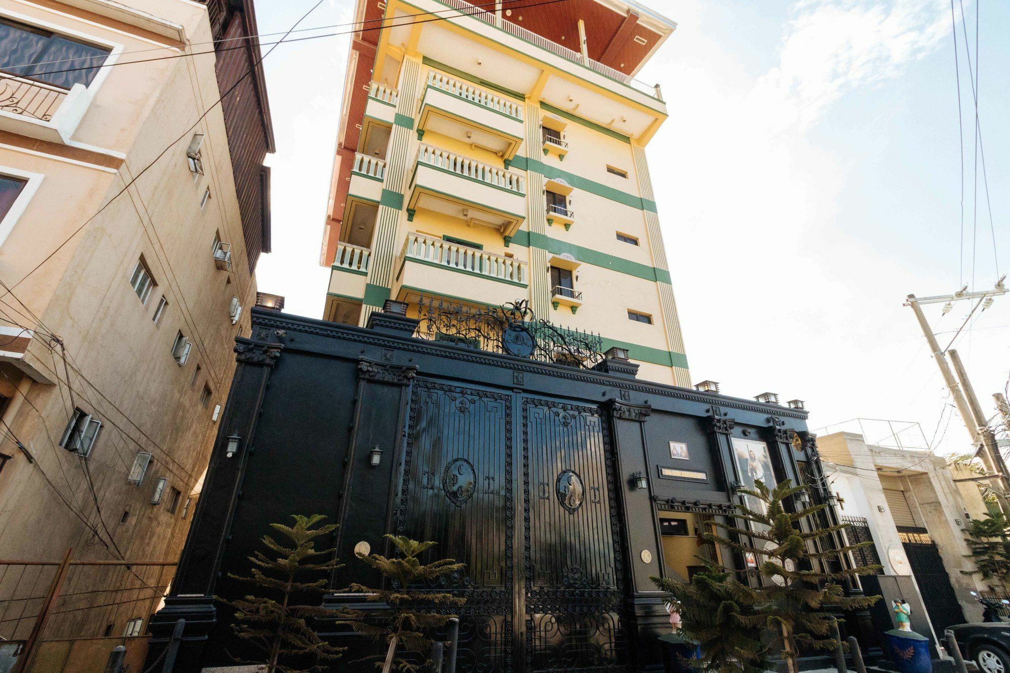 Chanel Paris Hotel Powered By Cocotel Taguig Bagian luar foto